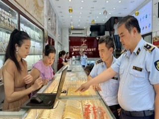 Hà Nội: Đột xuất kiểm tra 3 cửa hàng vàng