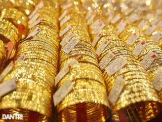 Vàng miếng vượt 82 triệu đồng, vàng nhẫn vượt 74 triệu đồng/lượng
